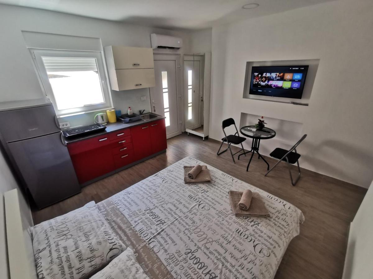Twins Apartment Pula Exterior photo